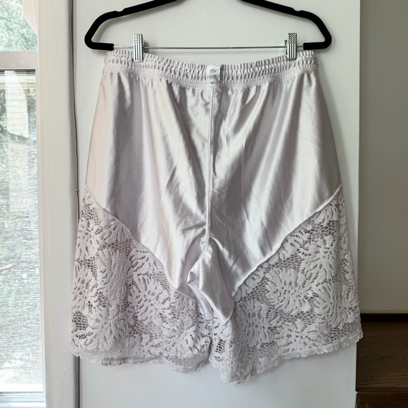 New Free People Movement Roster Satin Lace Trim Baggy Long Shorts White Medium - Picture 11 of 11